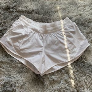 Lulu lemon Hotty hot shorts 2.5